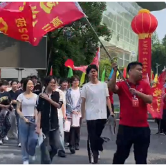 视频丨株洲高考现场，班主任扬旗助威“全力以赴必成功”
