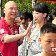 爱与守护从未离开 株洲高考考场外的温情守候
