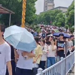 视频丨高考首场考试结束，株洲考场外家长送来“爱心餐”
