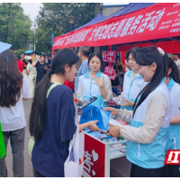 爱心助考悦启新章 长沙天心区青年志愿者构筑最美“护考风景线”