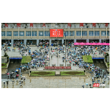 组图丨一组俯视角镜头，带您看考点外的“雨中接考”