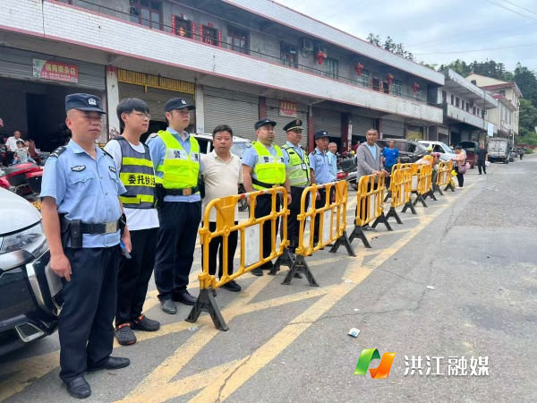 市公安局：赶集日里“警”相随，烟火气中“安”常在