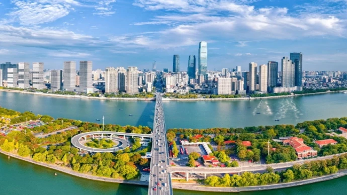 《湖南省城市及重点镇防洪圈建设实施方案（2026-2030年）》通过省政府常务会议审议