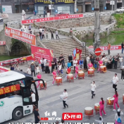 23名龙舟划手启程赴马来西亚，益阳群众夹道欢送丨益阳兰溪双桡龙舟划进马来西亚②