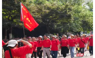 福地怀化展银龄风采 徒步健身引领健康养老新风尚