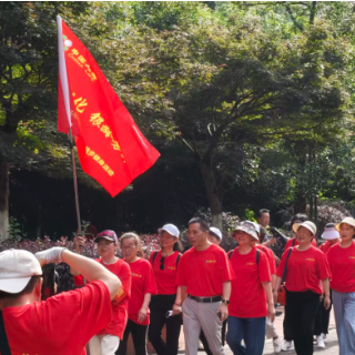 福地怀化展银龄风采 徒步健身引领健康养老新风尚
