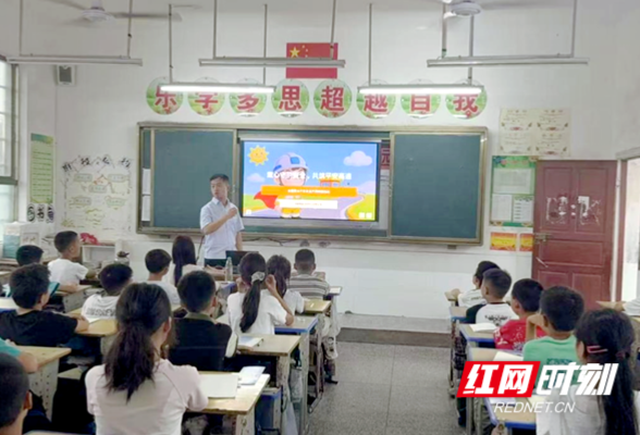 “站+校+家”联动，筑牢青少年安全出行防护网