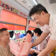 致敬每一位热血英雄！衡阳市领导暖心慰问无偿献血者