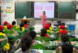 怀化：生命启蒙润童心 感恩母爱伴成长
