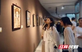 以烙铁为笔 以竹板为纸——2026年邵阳市非遗宣传活动暨“宝庆烙画”师生作品展开幕
