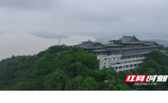 诗意湘潭丨烟雨昭山，一半青绿，一半仙