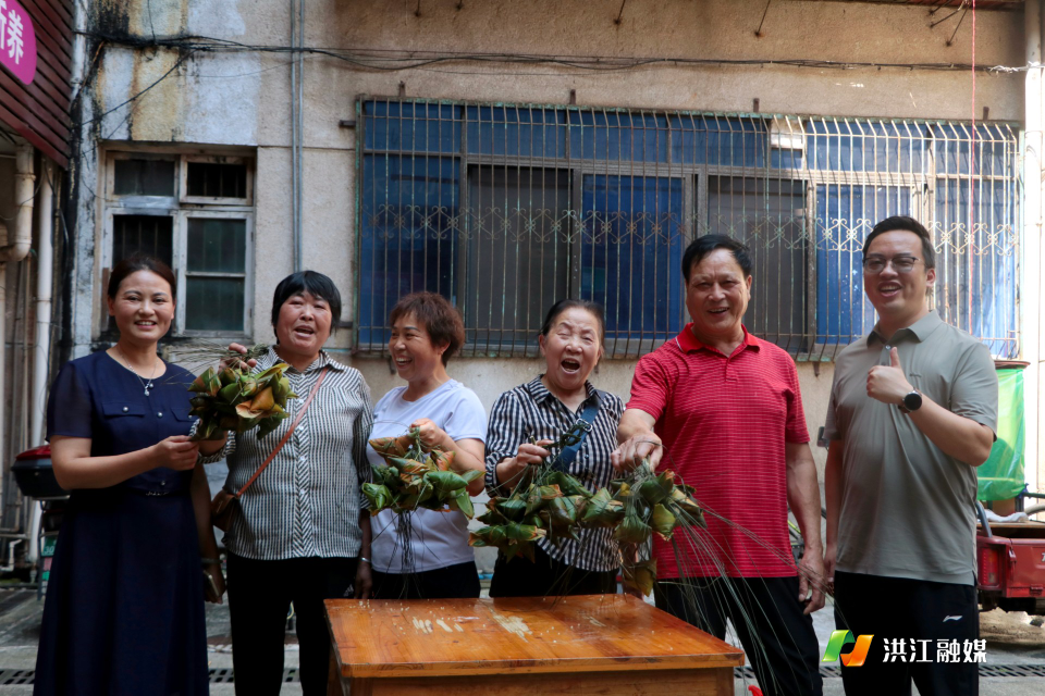 粽叶飘香迎端午 邻里同乐暖夕阳——黔城镇芙蓉社区开展端午包粽活动
