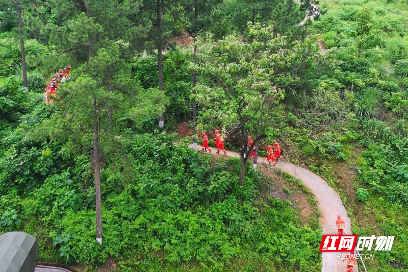 向火灾发生地前进_副本.jpg 向火灾发生地前进_副本.jpg