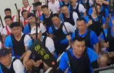 龙腾资江 韵动邵阳｜八旬翁立码头嘶吼助威，田江龙舟热血出征