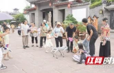 凤凰古城：机器人科技嘉年华趣味过端午