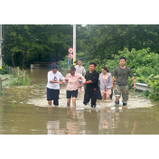 靖州太阳坪乡紧急转移群众守住防汛安全底线