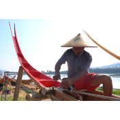 中方：沅水燕尾龙舟订单赶制忙 非遗手艺串成乡村振兴产业链