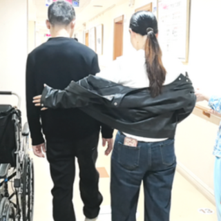 确诊高血压仅一年突发脑出血偏瘫，41岁男子用32天重获行走能力