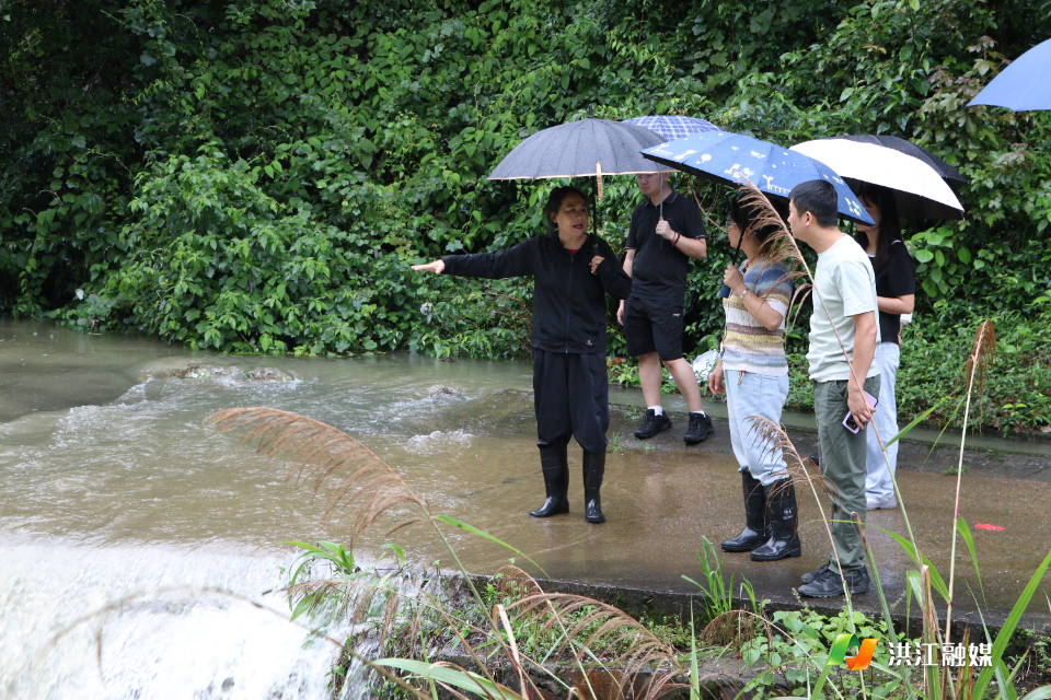 洪江市：强降雨党员干部冲锋在前 连夜转移群众814人