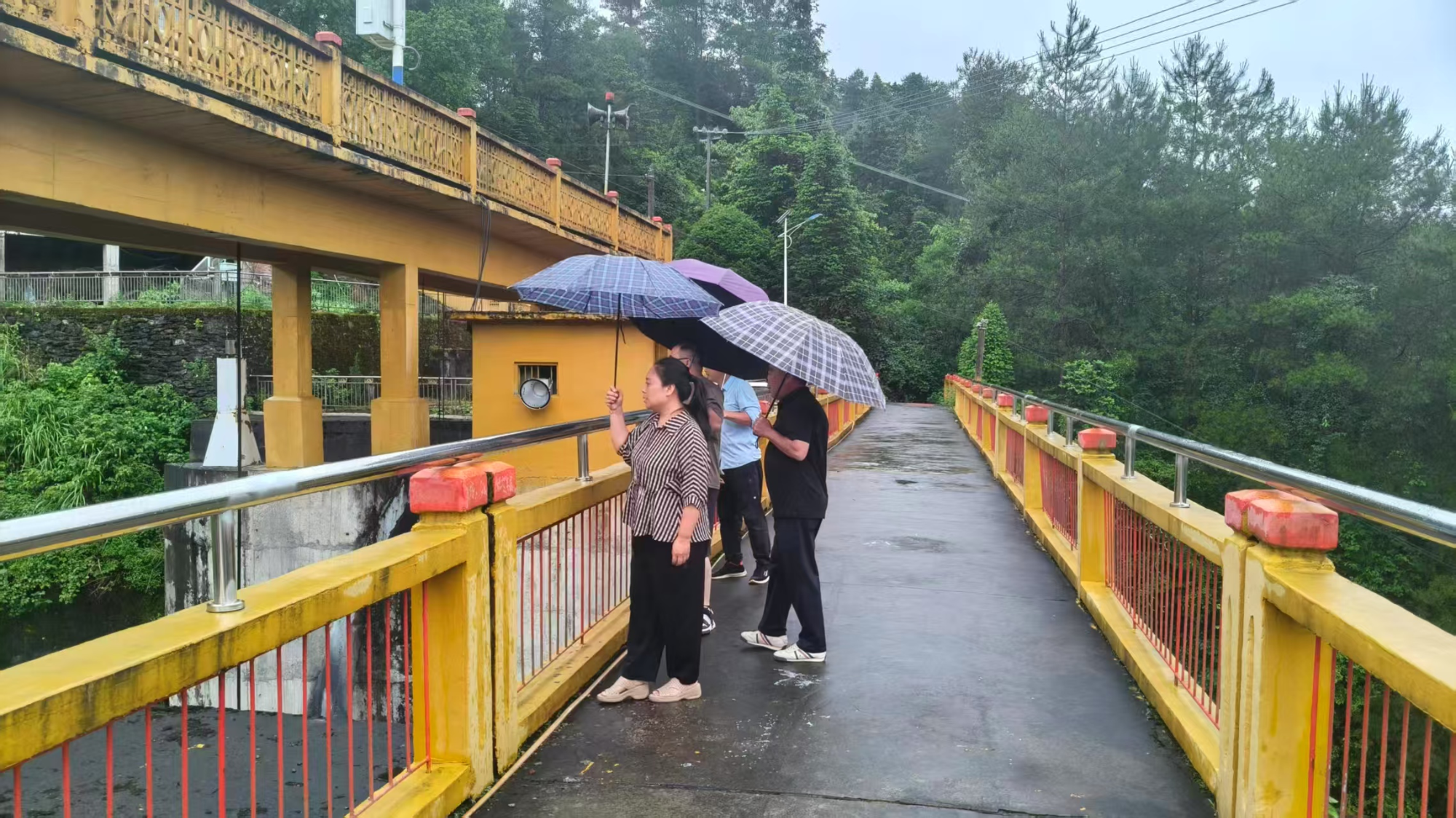 闻“汛”而动守库区 劝导垂钓保平安——熟坪乡抓实八面山库区汛期水域安全