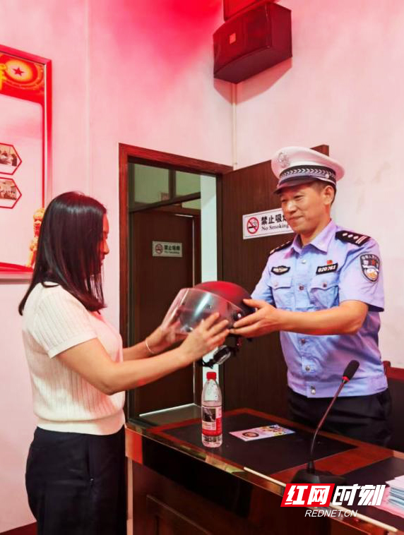 交警.jpg