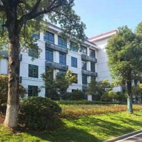 “换装”完成！南雅中学校舍维修改造项目竣工交付