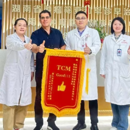 跨越山海的认可！外宾送锦旗致谢湖南省肿瘤医院暖心服务