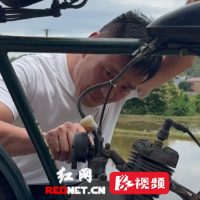靠嘴吹“上油”，长沙大叔成功启动上世纪50年代的国产摩托车