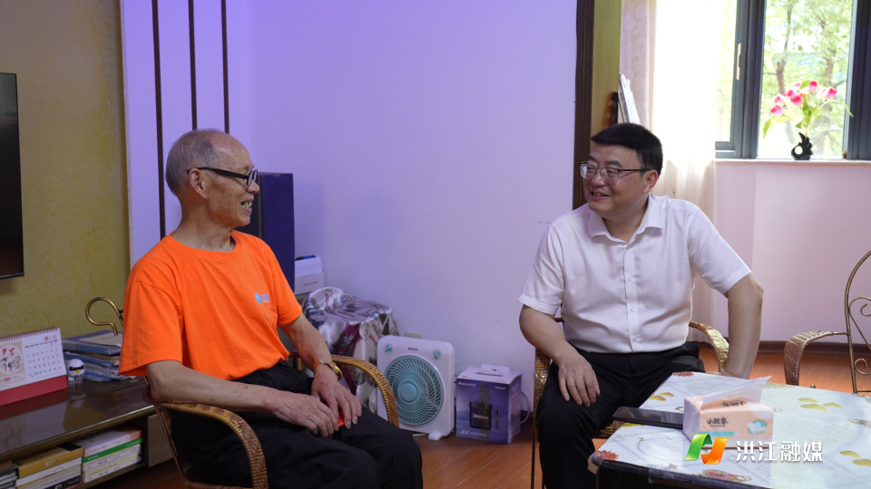唐龙走访慰问老党员和生活困难党员