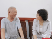 程蓓“七一”前夕走访慰问老党员和困难党员