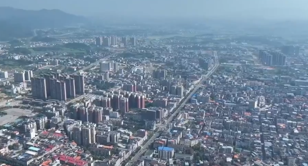 蓝山：“小箱包”拎出“大产业”
