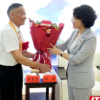程蓓会见邵阳市全国“两优一先”表彰对象