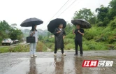 龙山县靛房镇：党旗飘扬防汛线 干部担当护民安