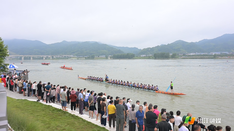 一江龙舟逐浪起，代代相守龙舟情