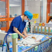 先锋闪耀丨党员带头“啃骨头”,生死门外见初心——这家PICU如何把党建“写”在救治一线?