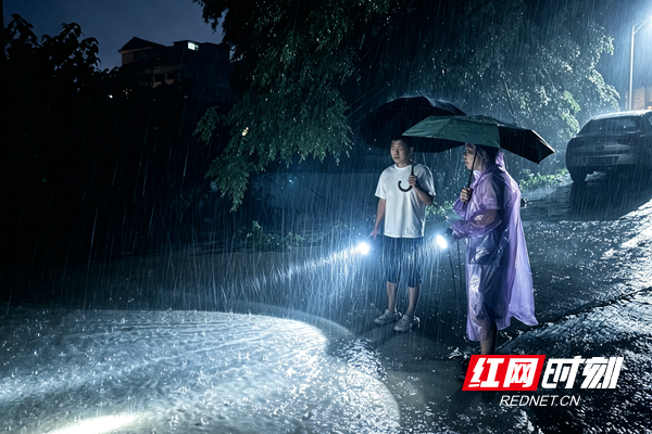 雨夜坚守_副本.png 雨夜坚守_副本.png