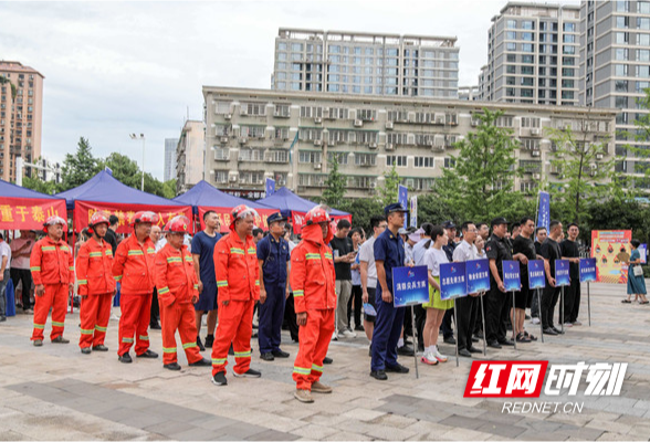 湘江新区天顶街道开展安全生产月集中宣传活动