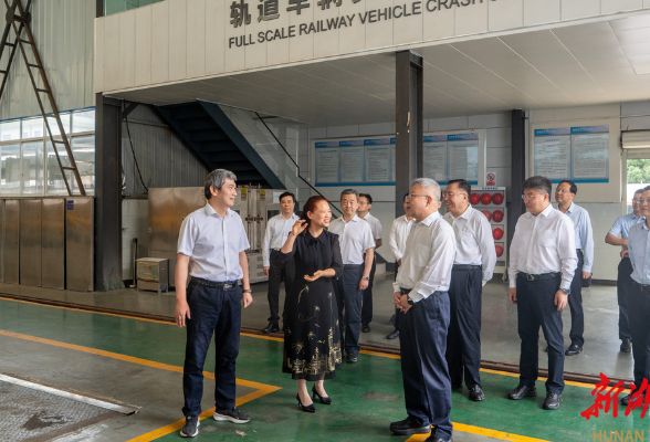 沈晓明到中南大学调研并主持召开座谈会