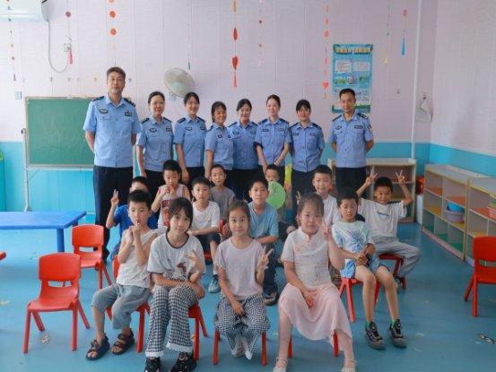 “警”彩一夏！市公安局“警娃”暑期托管班暖心启航