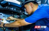“蒸”战暑运：机车空调检修人的"清凉"保卫战