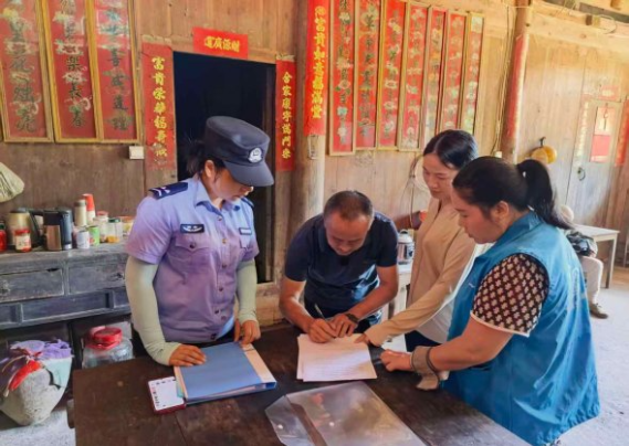 敲门入户排隐患精准宣讲护平安