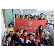 长沙商贸旅游职院学生把财商课“搬”进海拔1300米瑶山走廊