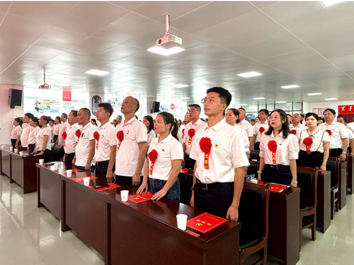 以榜样之光铸先锋底色 以实干担当赴奋进征程 