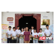 湖南信息学院“诗耕礼行”实践团赴浏阳秧田村开展图书捐赠暨数字农家书屋推广活动
