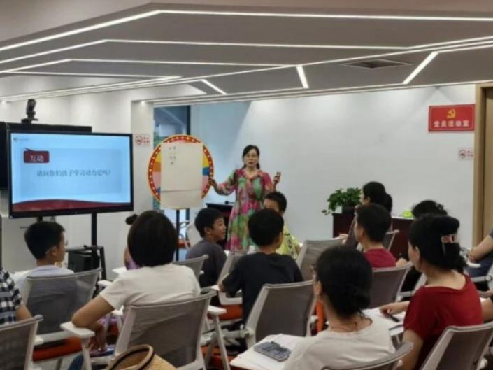 开展智慧父母公益课 共筑和谐亲子关系