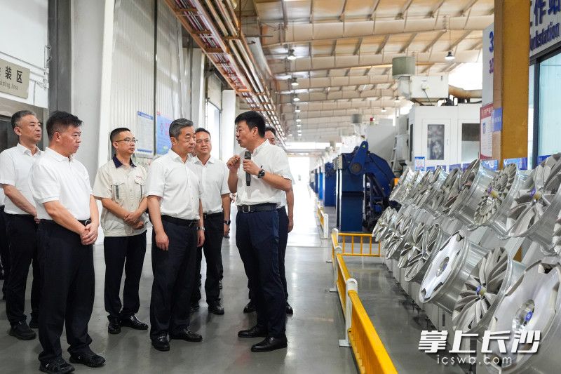 陈竞调研中信戴卡。 陈竞调研中信戴卡。