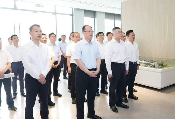 毛伟明率团在上海学习考察人工智能产业