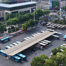 北湖区:烈日下的充电桩“医生” 守护城市公交动力线