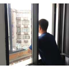 洪江区沅江路街道开展“拆窗破网”专项整治,筑牢消防安全屏障