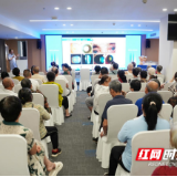 永州爱尔眼科医院举行“明眸一夏・伏养光明”飞秒激光白内障手术示范中心授牌盛典